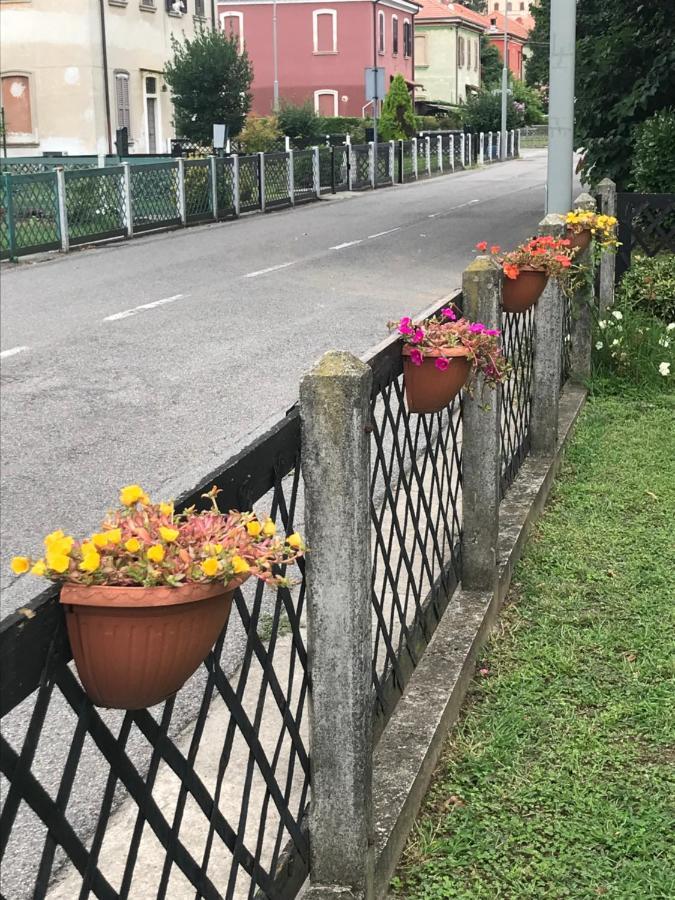 Crespi D'Adda A "Colori" Villa Каприате Сан Джервазио Екстериор снимка